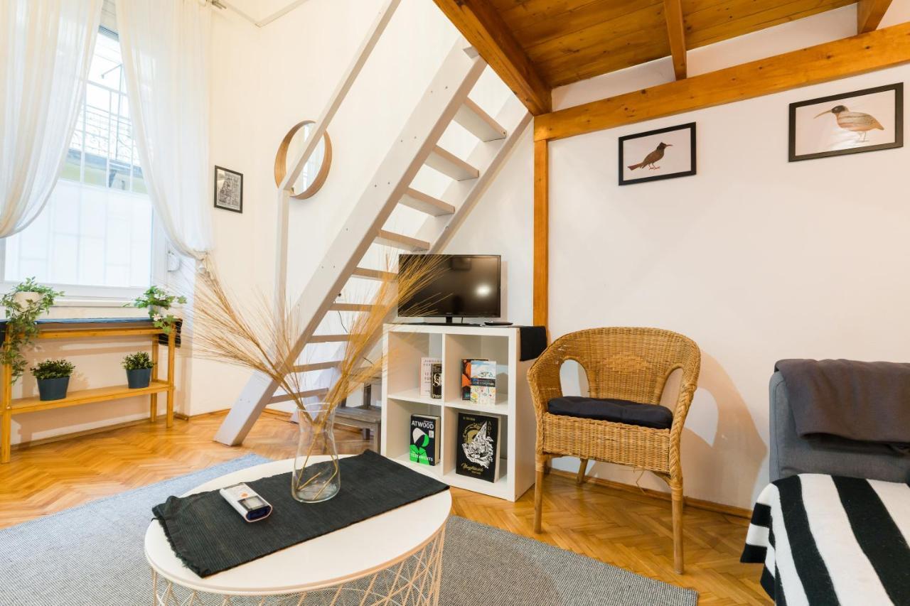 Lovely Little Loft In The Heart Of Apartamento