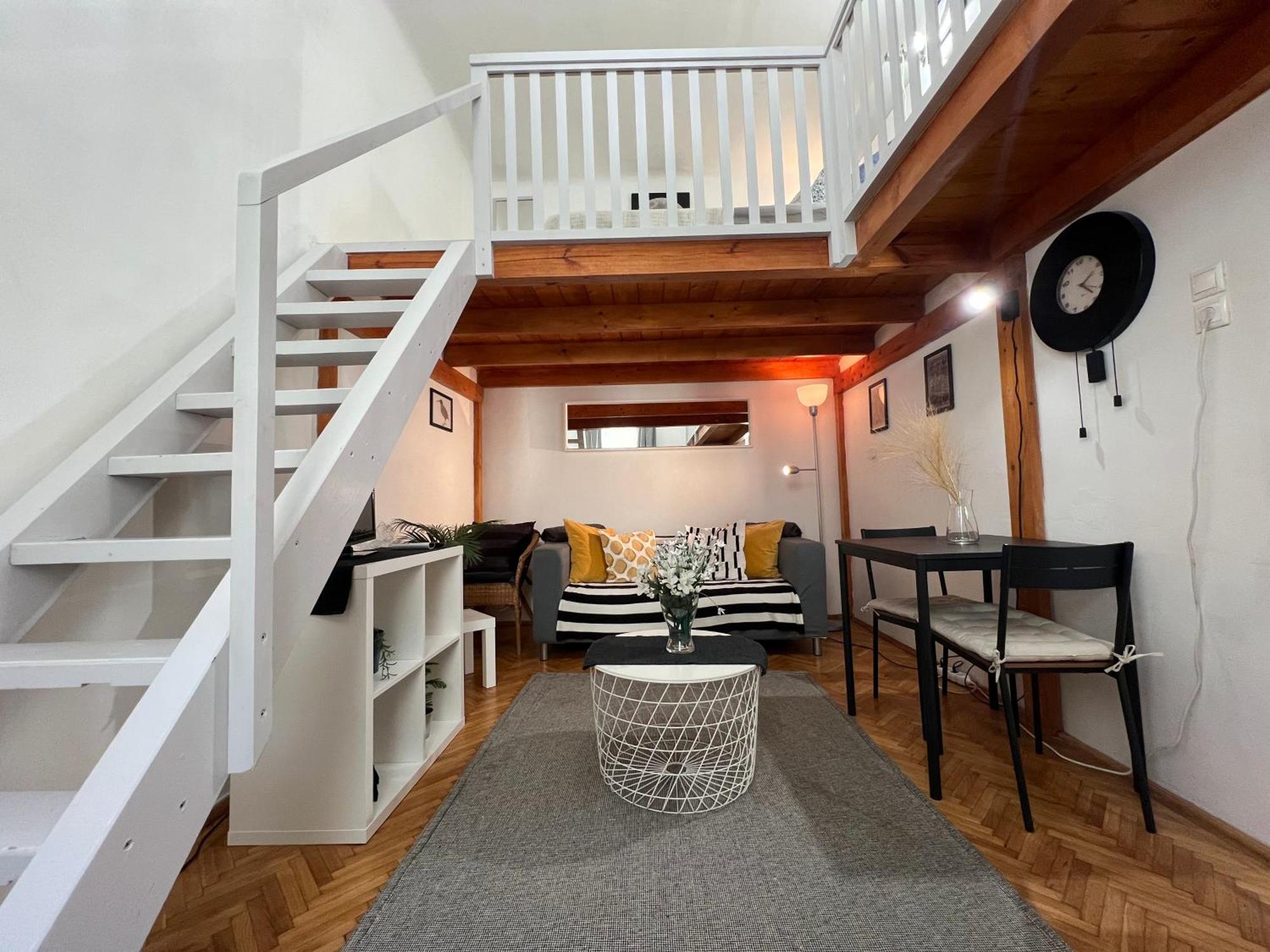 Apartamento Lovely Little Loft In The Heart Of *